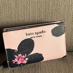 Kate Spade ♠️ New York medium bifold wallet Pink Floral